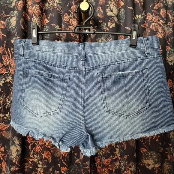 Forever 21 Jean Shorts, Blue with Floral Embroidery, Size US 29 - Picture 2 of 6